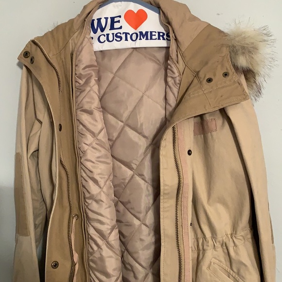 HP!! 🎉Gap jacket with fur hood - Picture 2 of 6